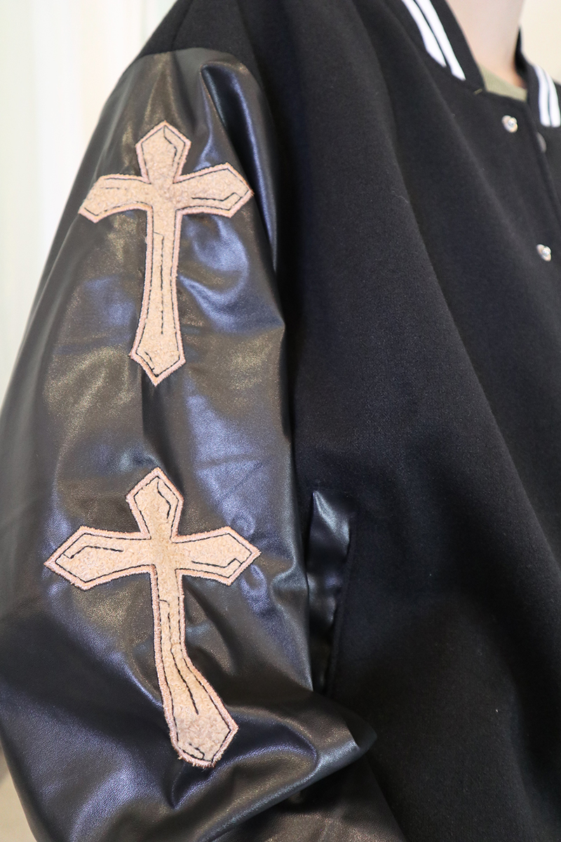 拼接皮革袖子立體刺繡十字架絨外套