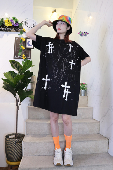 個性十字架立體水鑽噴漆萊卡寬鬆洋裝-洋裝推薦