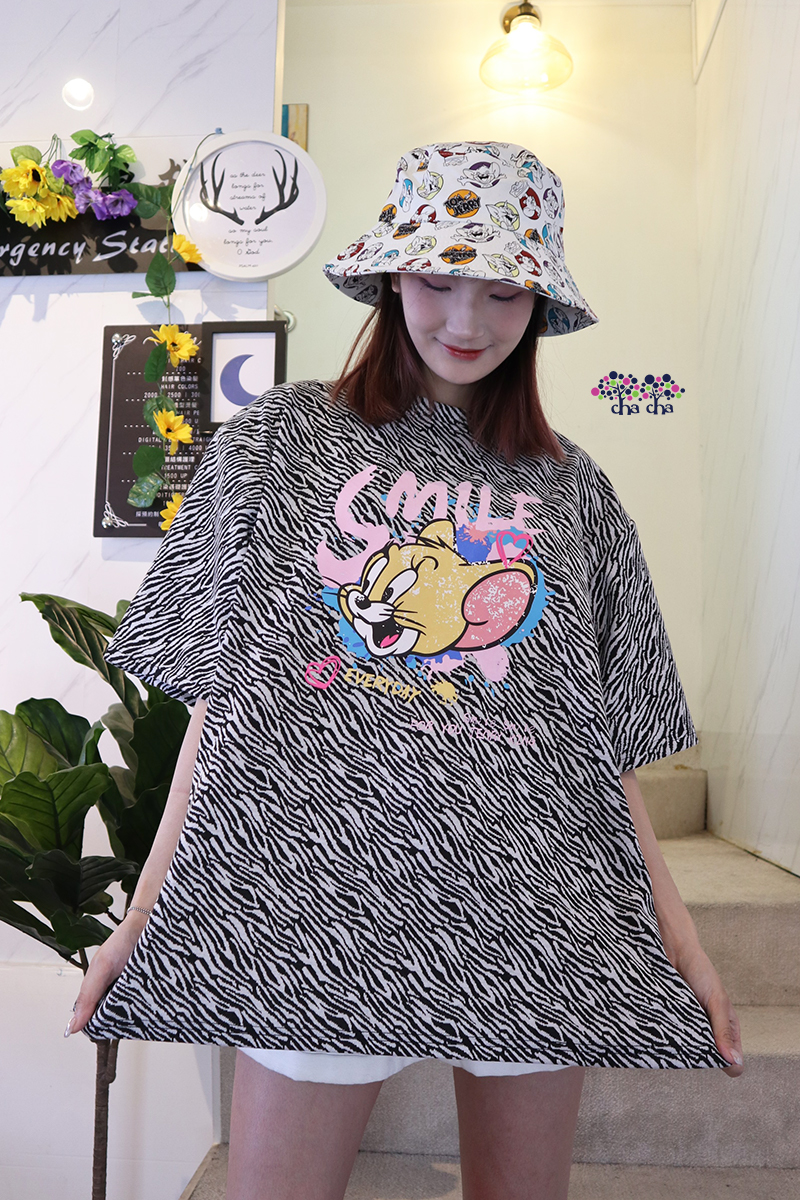 可愛卡通貓咪斑馬紋寬鬆造型上衣-上衣推薦