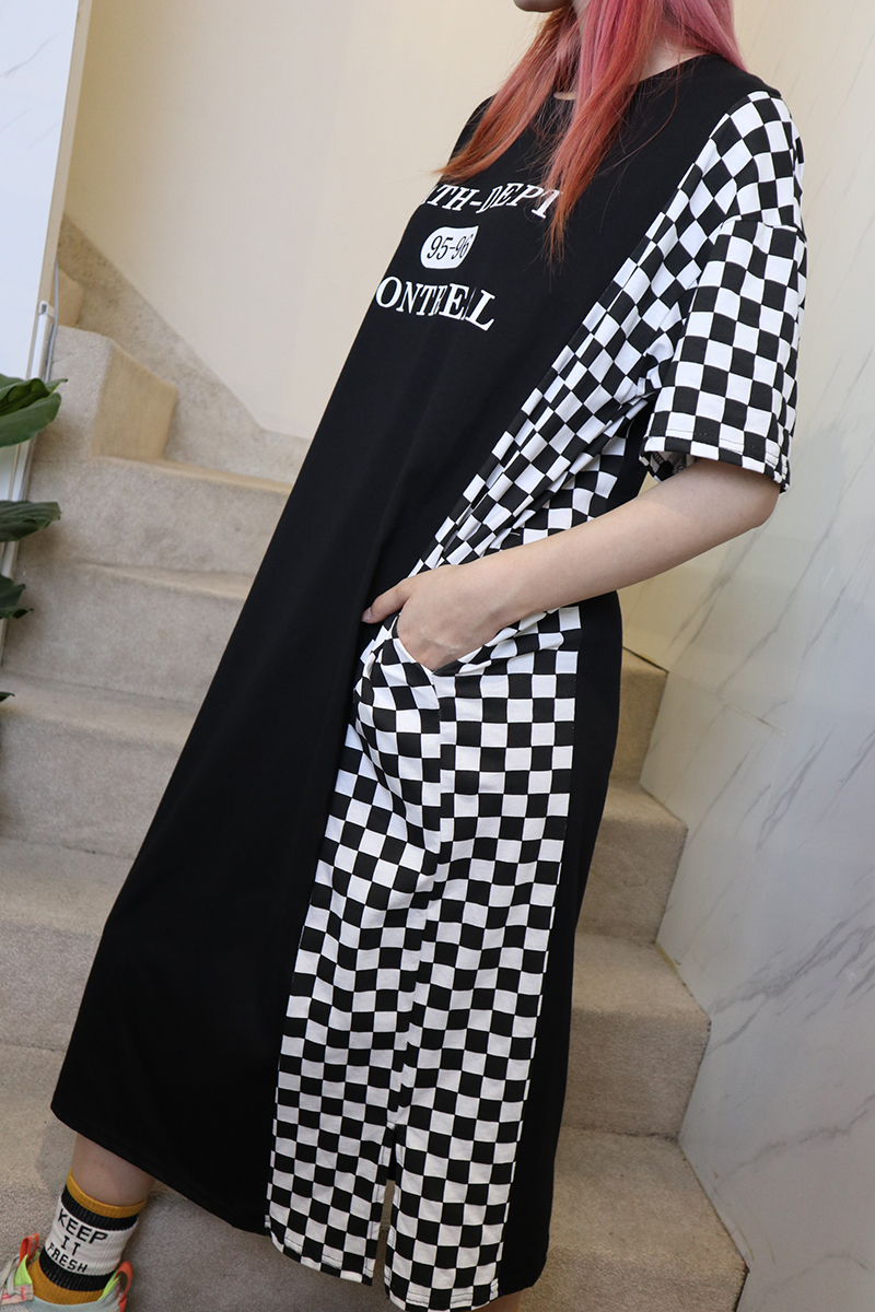 雙側拼接黑白棋盤格印英文字個性洋裝-洋裝推薦