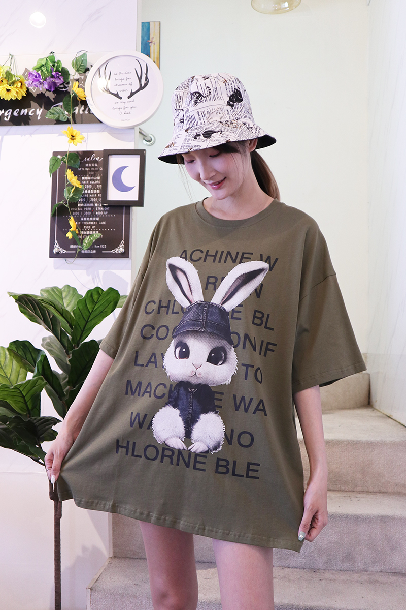 可愛牛仔兔子字母寬鬆造型上衣