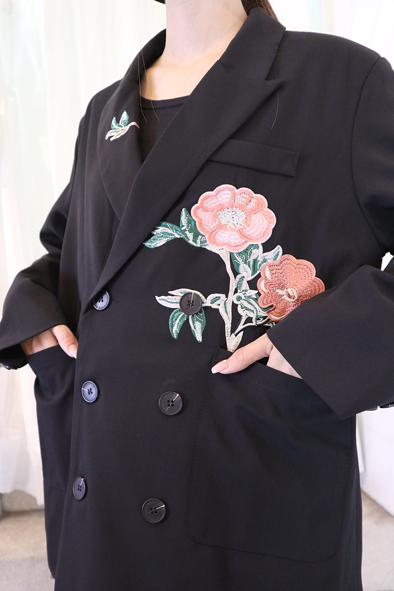 立體刺繡玫瑰花雙排扣質感外套