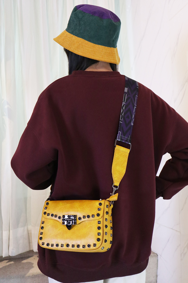 精緻立體鉚釘活動式背帶皮革方包-包包推薦