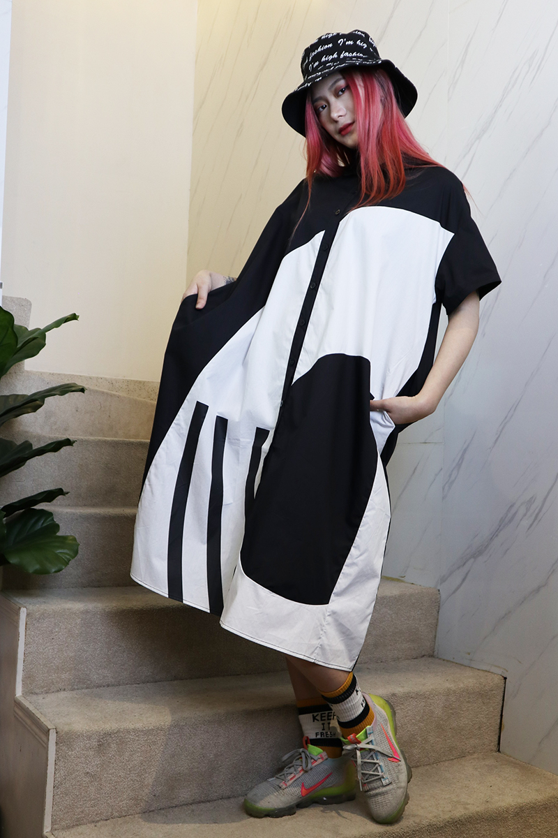 經典黑白配色幾何圖形寬鬆襯衫式開釦洋裝-洋裝推薦