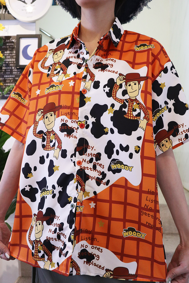 亮眼橘色卡通公仔乳牛圖案寬鬆襯衫