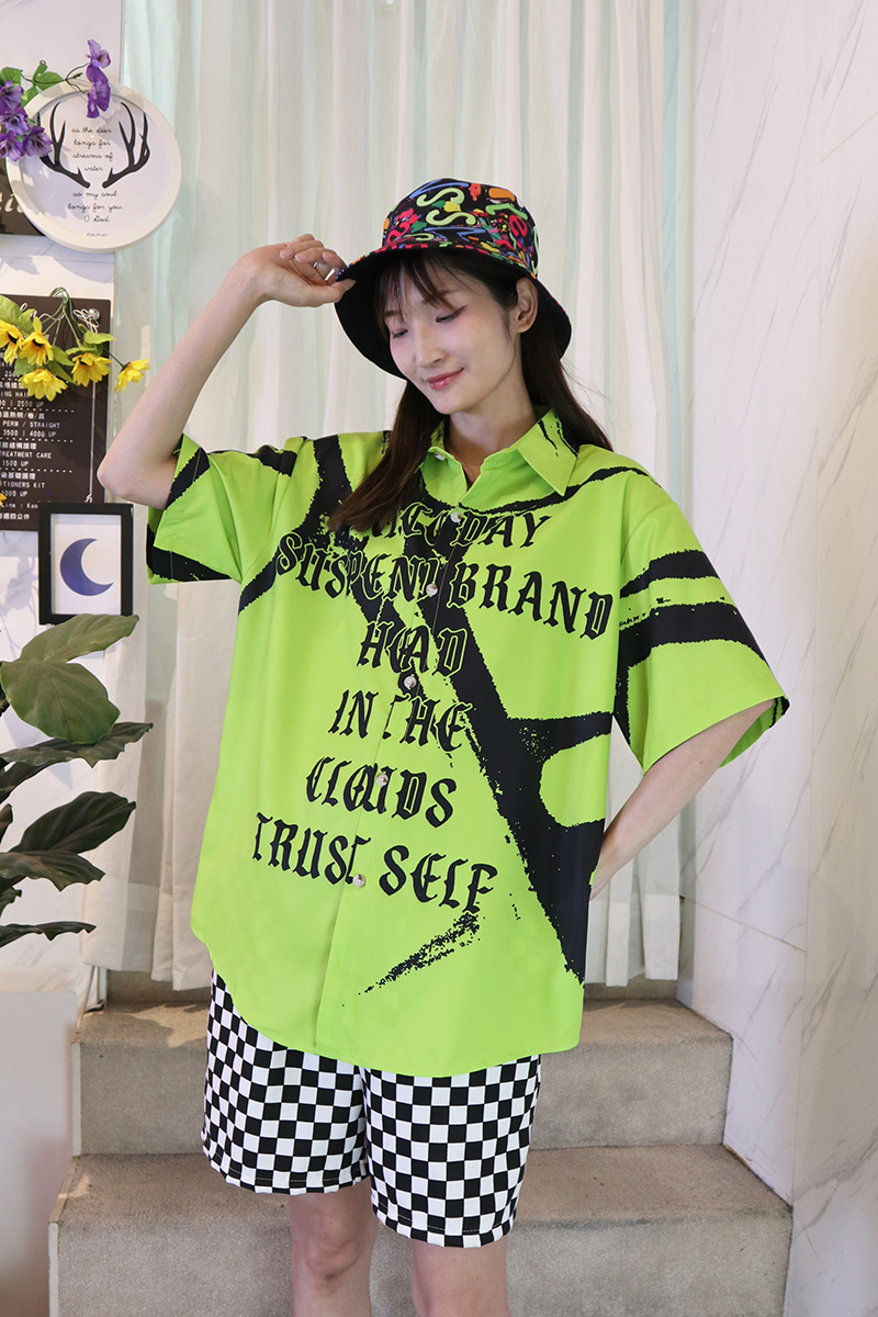 街頭個性螢光綠藝術字母寬鬆造型襯衫-逢甲女裝推薦