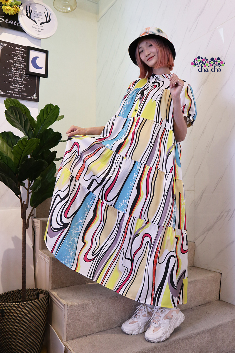 滿版色彩線條波浪蛋糕層次洋裝-洋裝推薦