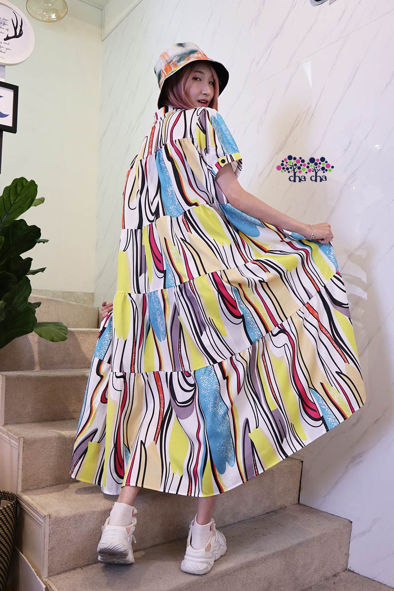 滿版色彩線條波浪蛋糕層次洋裝-洋裝推薦